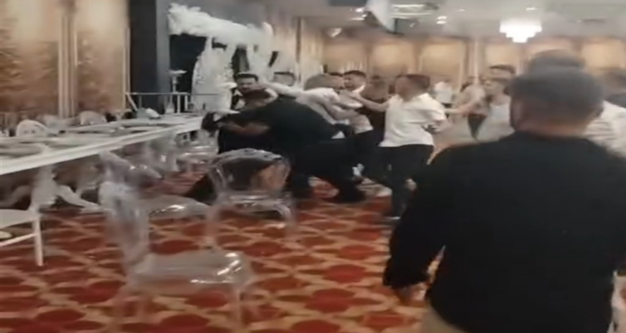 Adana’daki düğünde ortalık birbirine girdi: Kavga anları kamerada
