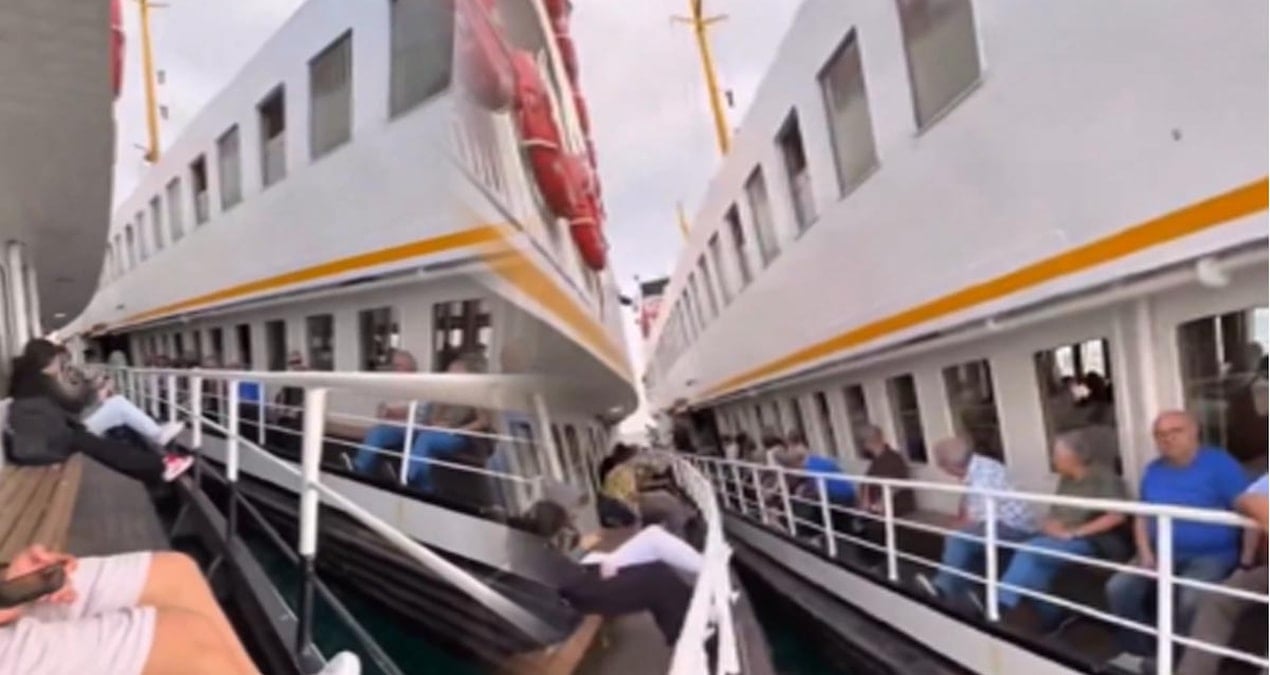 İstanbul Boğazı’nda korku dolu anlar! Vapurlar neredeyse iç içe girdi