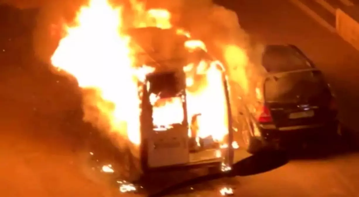 Gaziantep’te Park Halindeki Minibüs Alev Aldı