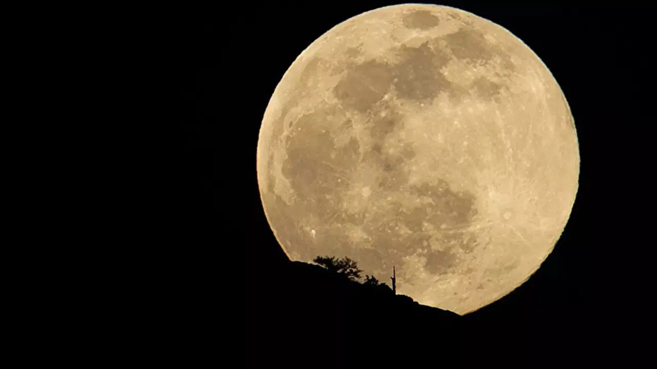 Gökyüzünde ‘Süper Ay’ gecesi: Ay, Dünya’ya 361 bin kilometre yaklaşacak!