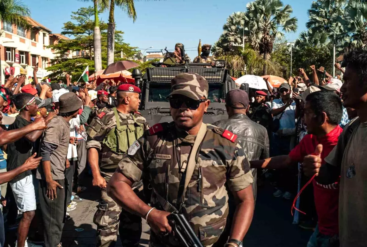 Madagaskar’da Askeri Yönetim Geldi