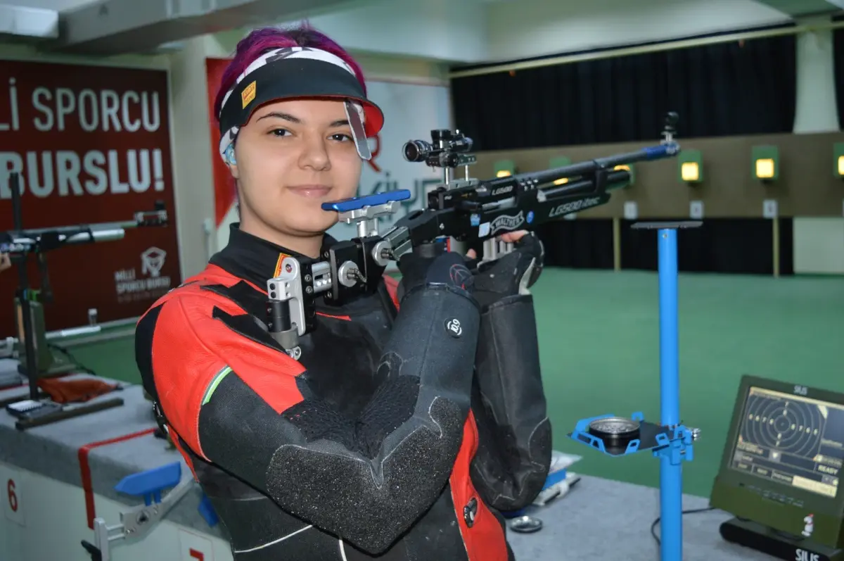 Rekortmen Elif Berfin Altun Altın Madalya Kazandı