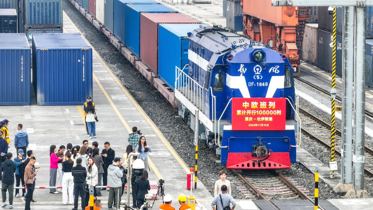 Çin’den hızı saatte 350 km’ye ulaşan hızlı yük treni hattı