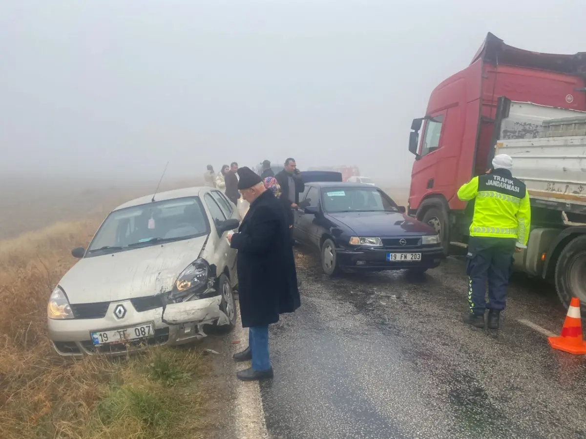 Çorum’da Yoğun Sis Zincirleme Kazaya Neden Oldu