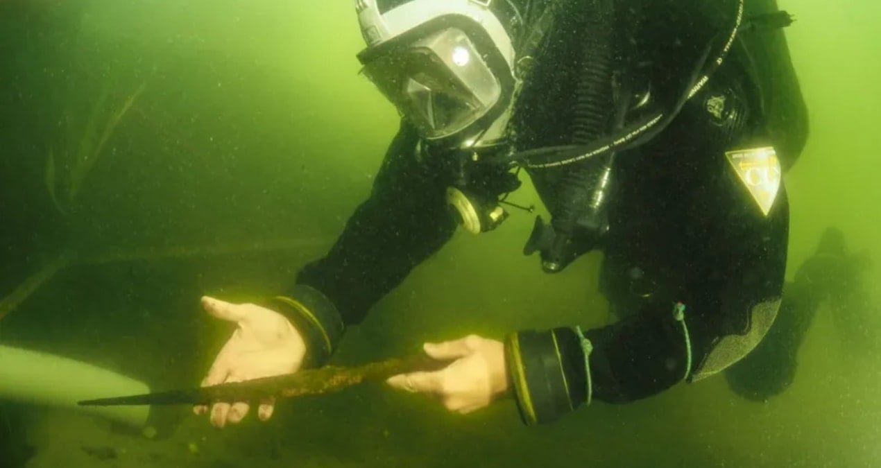 Gölden çıkan antik silah arkeologları şaşırttı