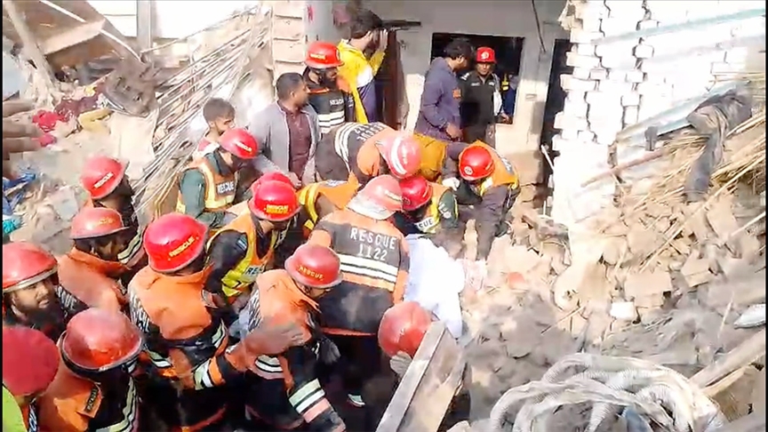 Pakistan’da tutkal fabrikasında patlama: 15 kişi hayatını kaybetti