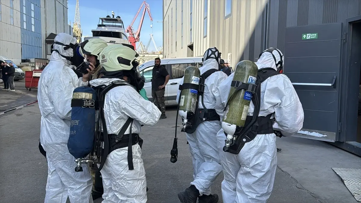 Tuzla’daki Tersanede Yat Yangını Söndürüldü