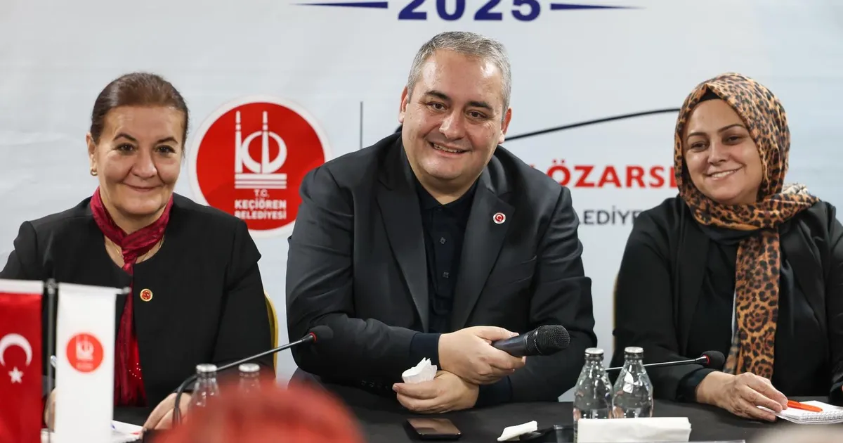 Ankara Keçiören’de Başkan Özarslan, mahallelinin taleplerini dinliyor