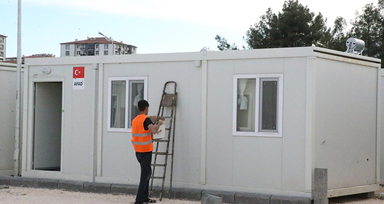 Depremzede konteynerde, Özel İdare ‘tanıtım’ peşinde