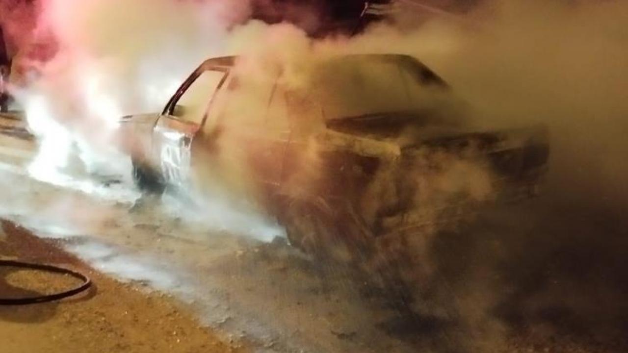 Otomobil patladı, feci şekilde can verdi