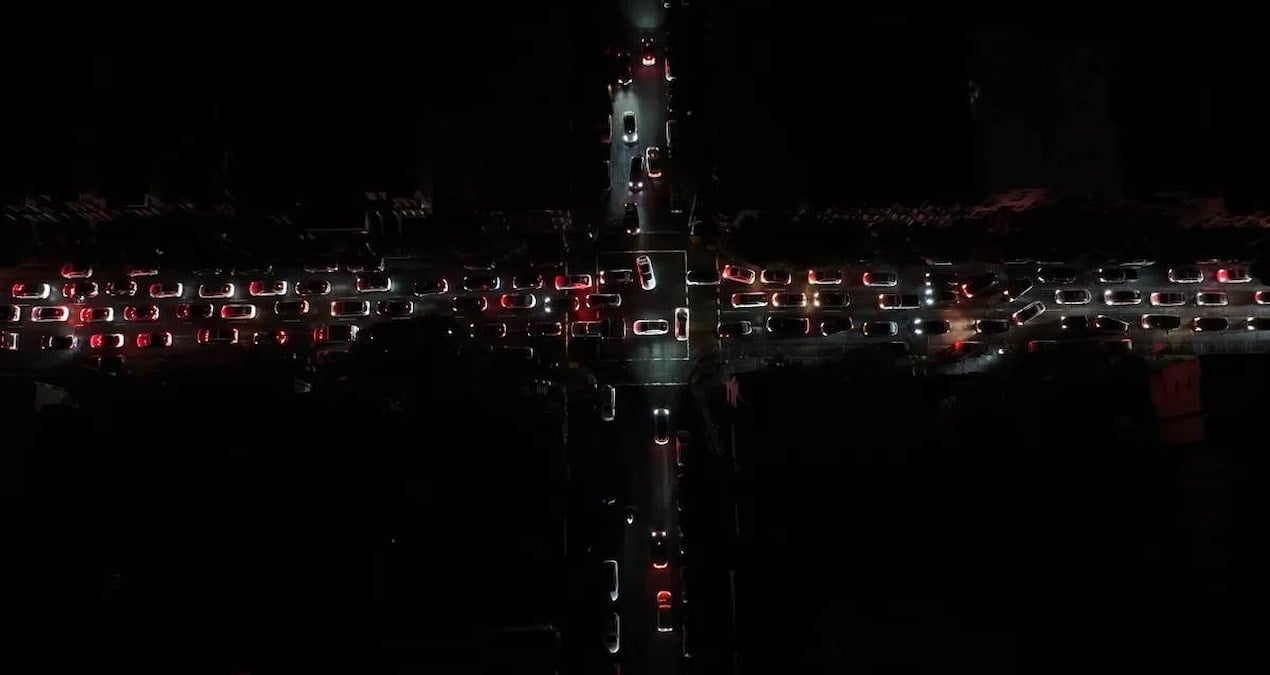 Son model araçların hepsi birden durdu: Kentte bütün trafik kilitlendi