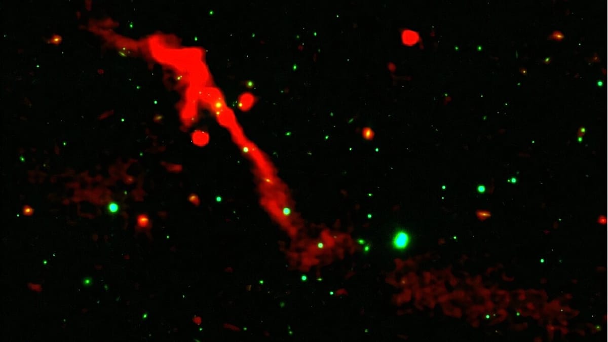 100 milyon yıllık uykusundan uyanan kara delik görüntülendi | Euronews