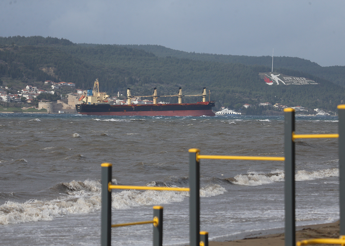 Çanakkale Boğazı’ndan geçişler başladı