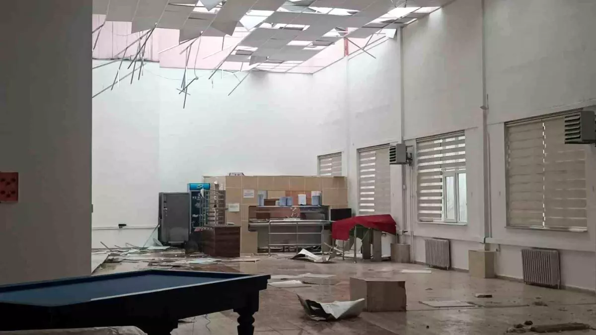 Pazaryeri’nde Fırtına Hasara Yol Açtı