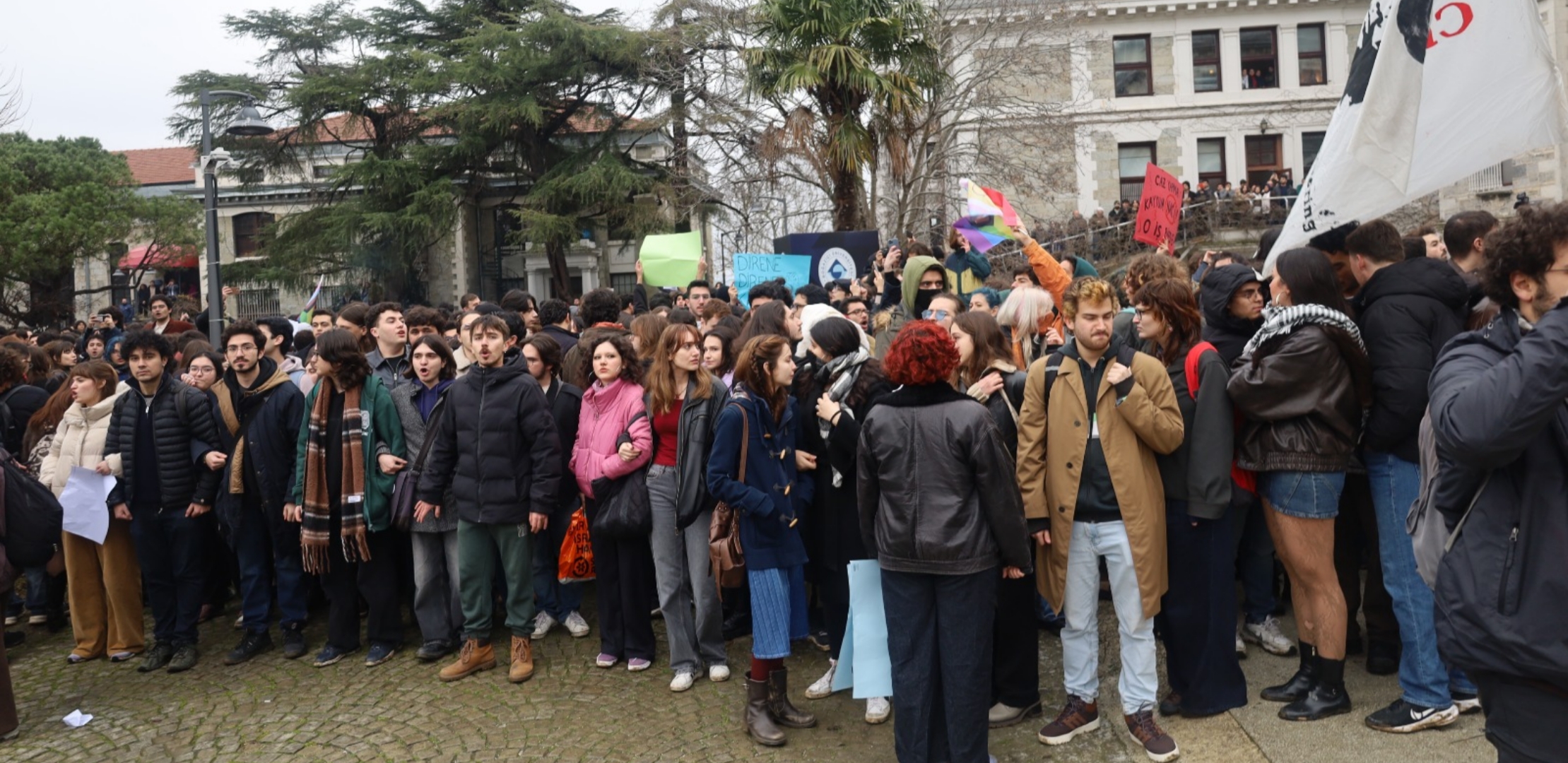 Boğaziçi Üniversitesi öğrencileri eylemde: Kayyımı kabul etmiyoruz – Politika Haber